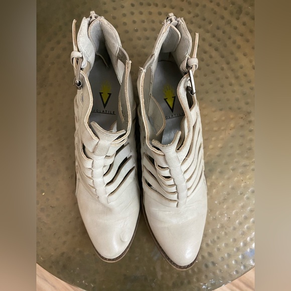 White leather boots [Size 8] - Picture 3 of 5